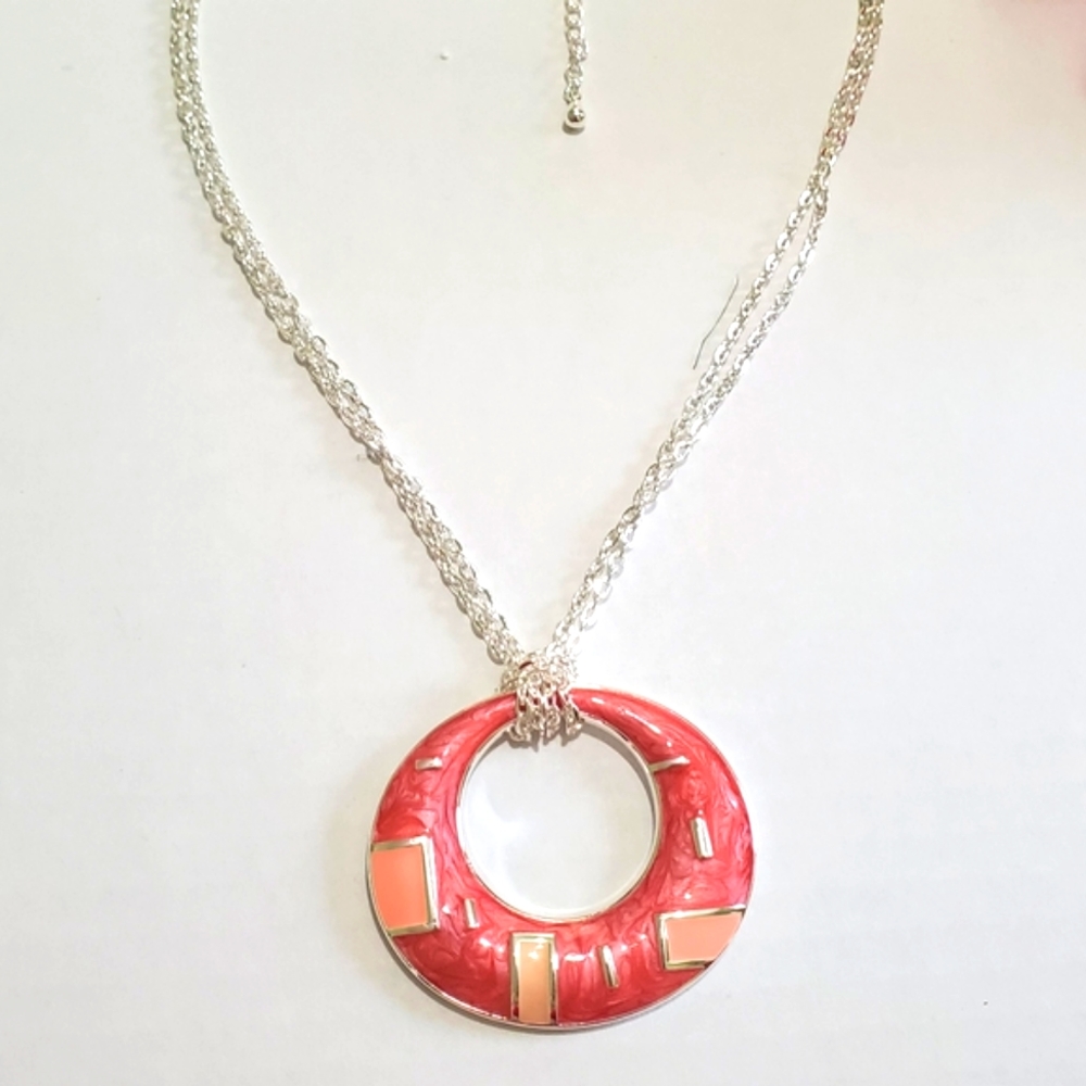 NEW Pink circle necklace 🌺